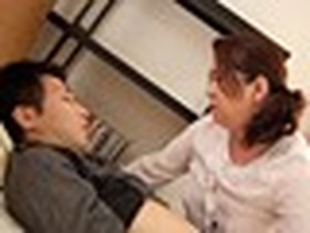 五十路の豊満な肉体に溺れて、卑猥な言葉で中出し筆おろし 福田和代　サンプル画像04